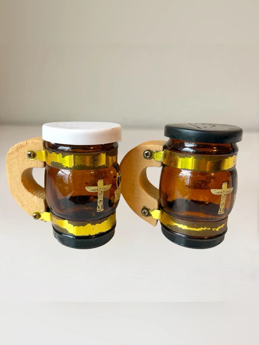Vintage Alaska souvenir salt & pepper shakers. Made in Taiwan